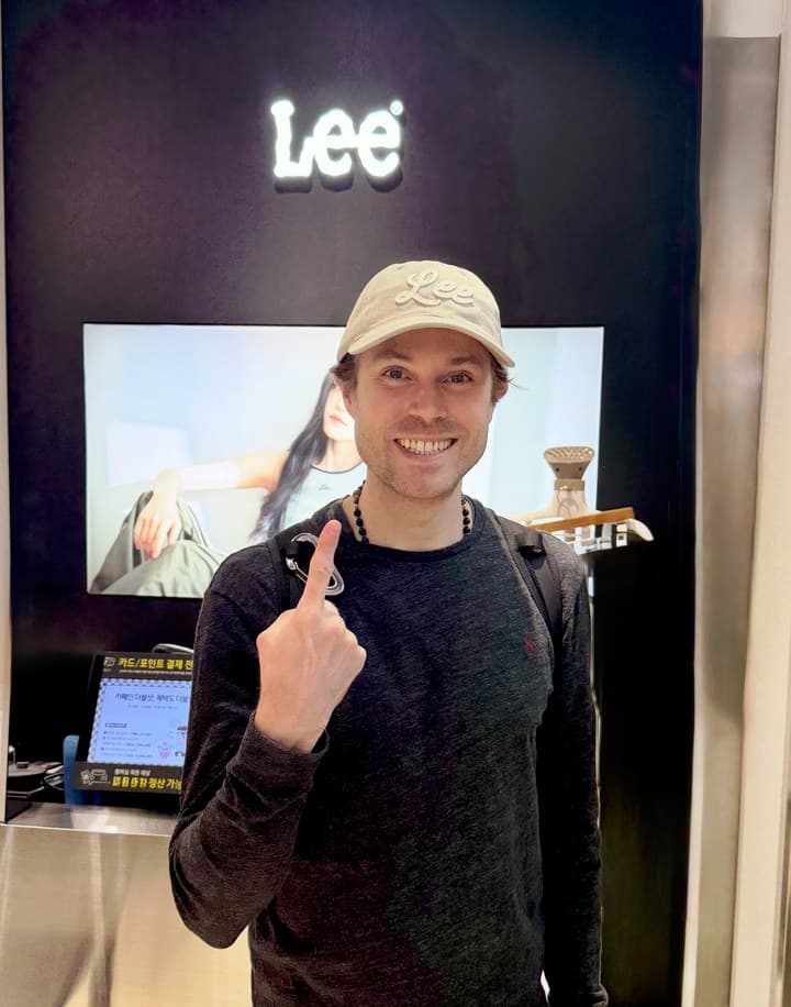 Lee, who built MyLinedChart